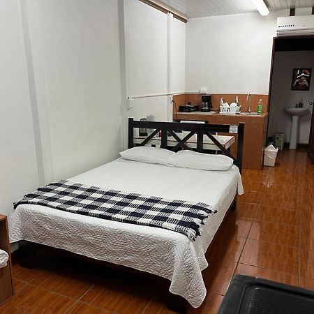 Sleep&Go! Cabinas En Siquirres Centro - Rafting Tour - Tarifa Corporativa Disponible Siqurres Da Alegria Exterior photo